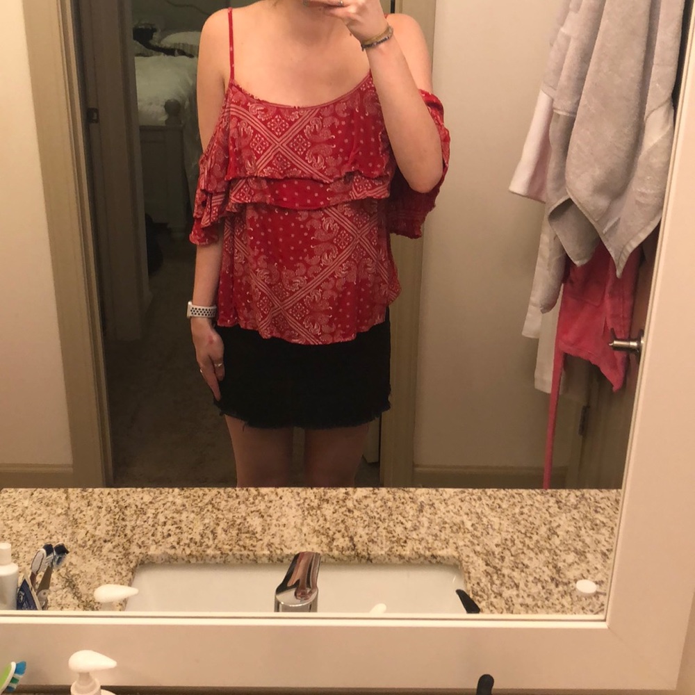 Open shoulder shirt - Picture 2 of 3